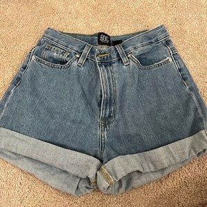 BDG Mom Jean Shorts Size 27